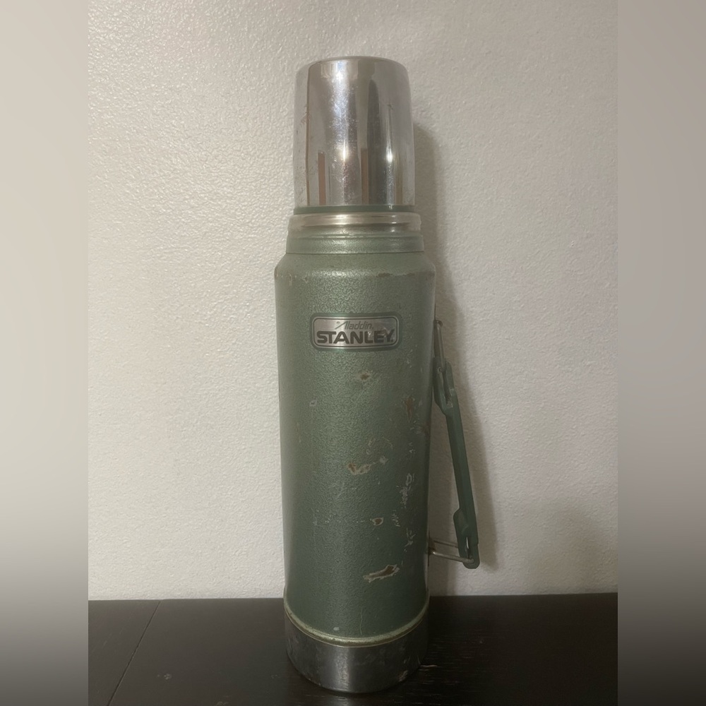 Vintage 1980s Aladdin Stanley Green Steel Thermos A-944DH w/ Handle 1QT USA Made